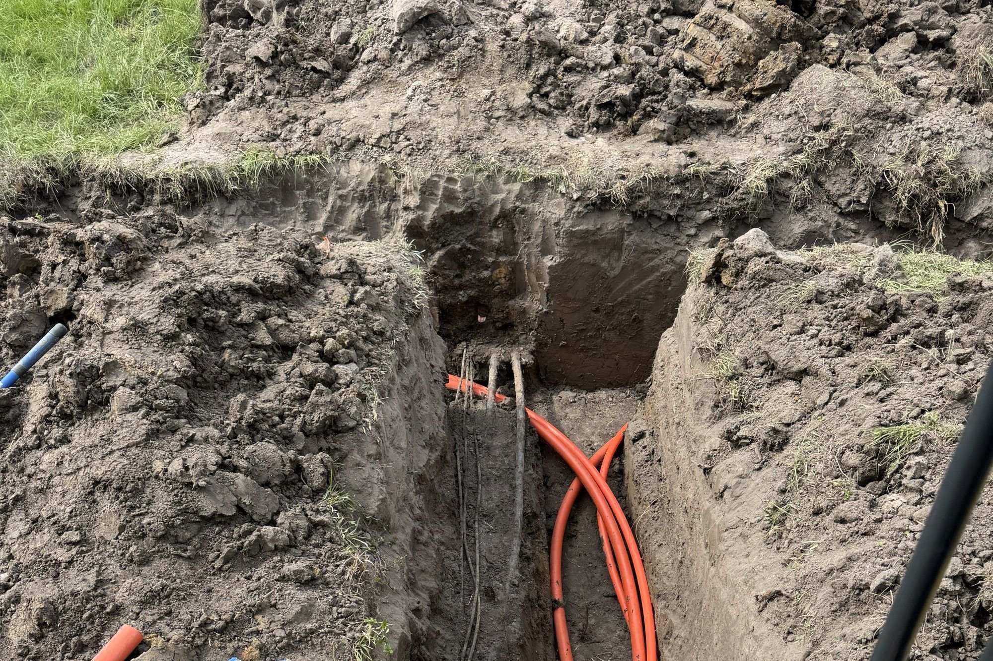 Fiber conduit run through the pit