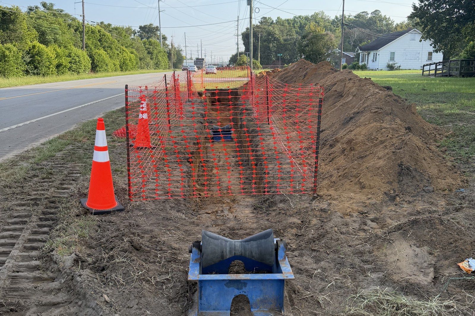 Bore pit and traffic control on a live road